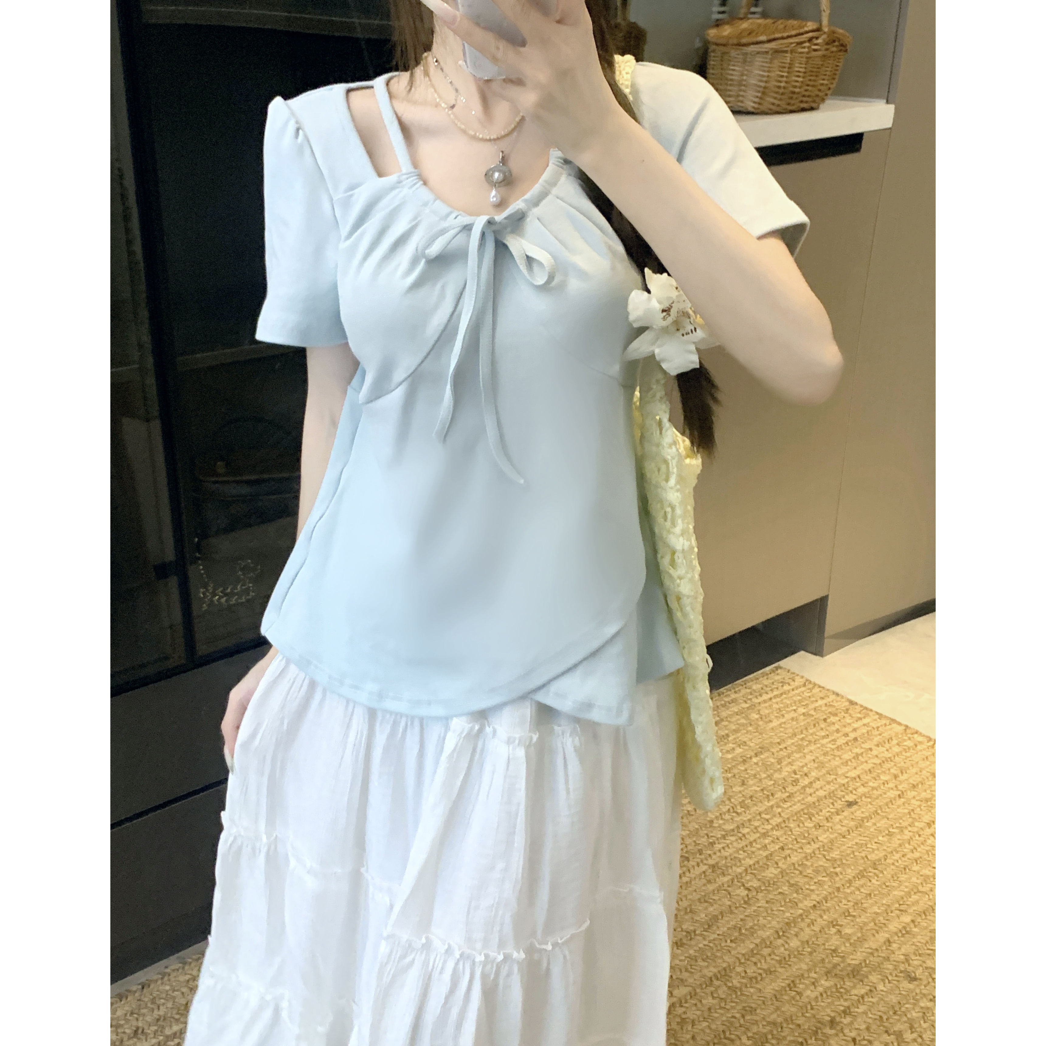 【优芭拉】大码欧若风2025夏新款设计感系带短袖修身遮肉显瘦上衣女