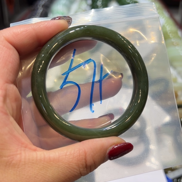 和田玉（糖玉）手镯未镶嵌丫**?