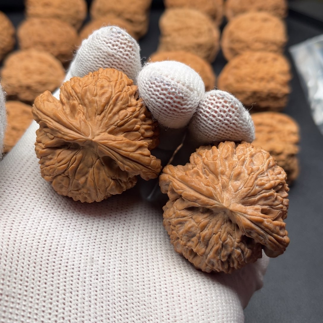 文玩核桃吊坠球白