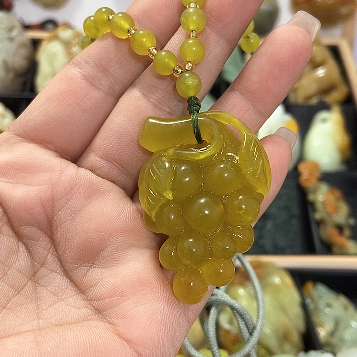 蛇纹石玉挂件未镶嵌