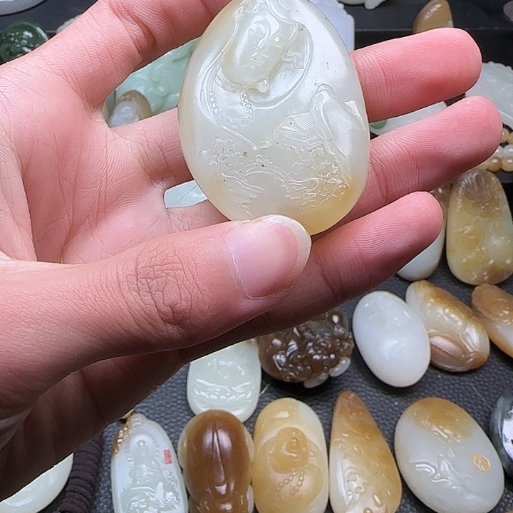 和田玉未镶嵌颈饰