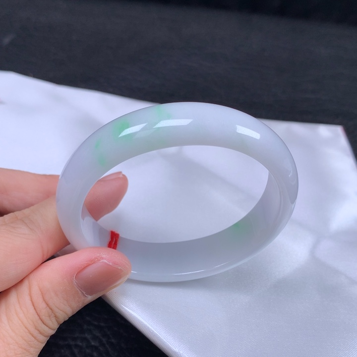 翡翠未镶嵌手镯（贵妃镯）
