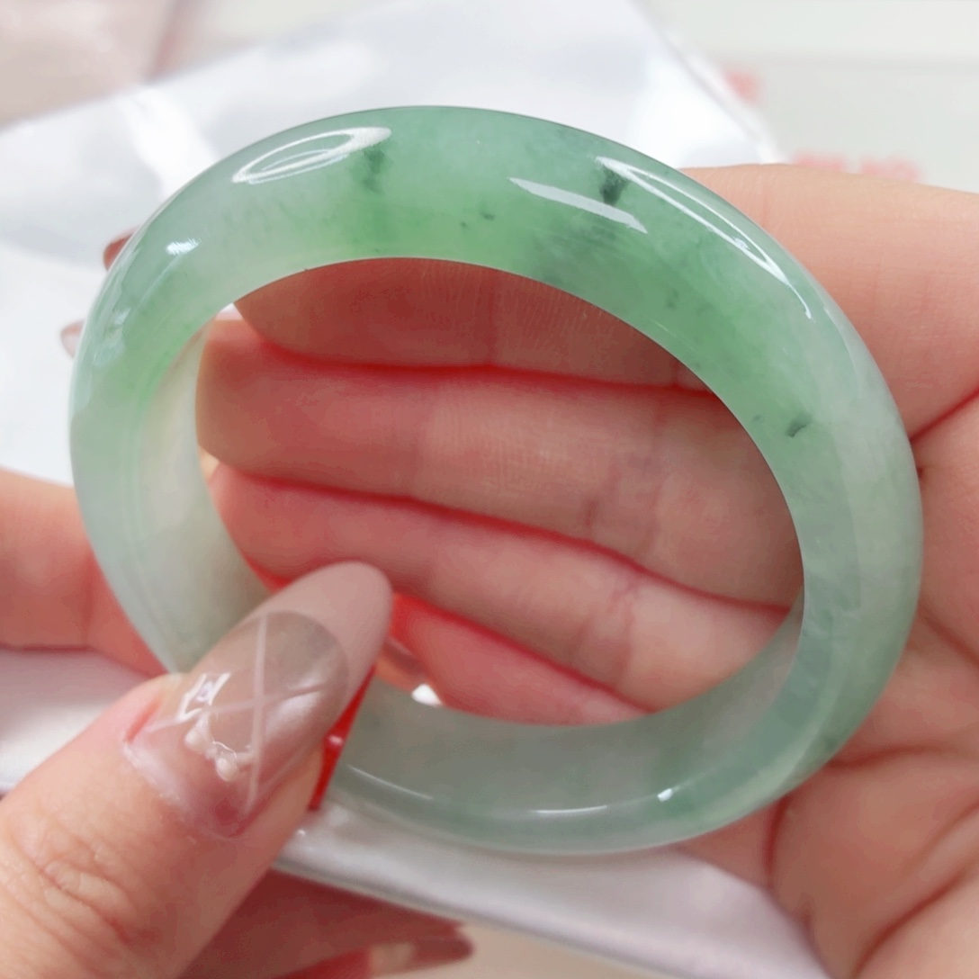 翡翠未镶嵌手镯52.6x579