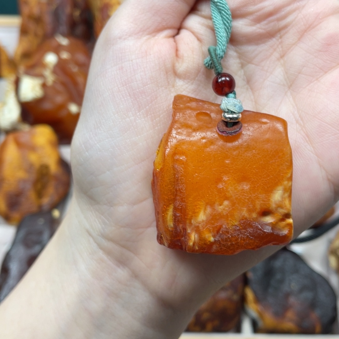 琥珀珠宝奇石未镶嵌