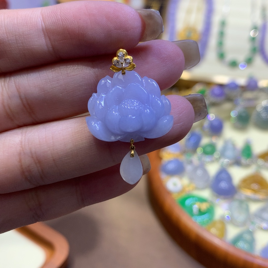 翡翠18K金镶嵌颈饰