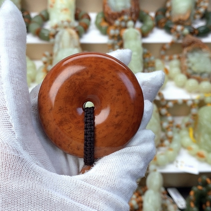 【闪购商品】透闪石质玉手把未镶嵌