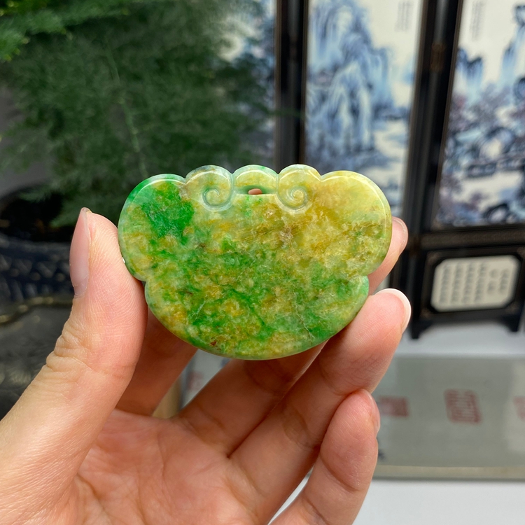 黄加绿如意锁挂件 天然翡翠A货