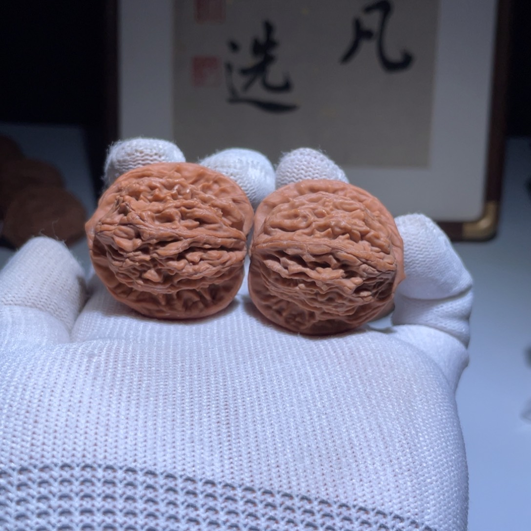 文玩核桃吊坠虎头