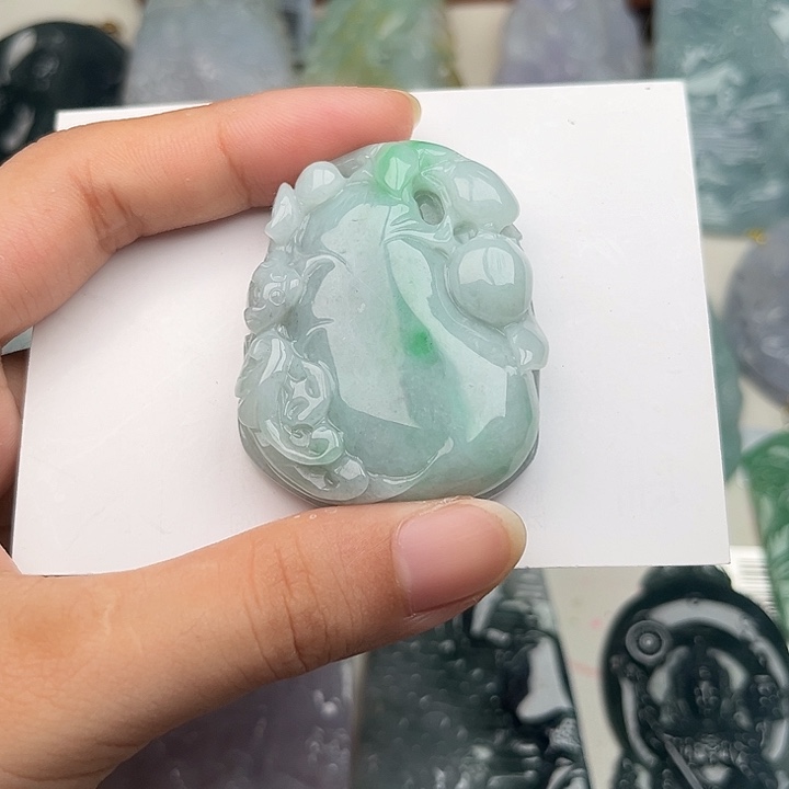 翡翠未镶嵌颈饰挂件