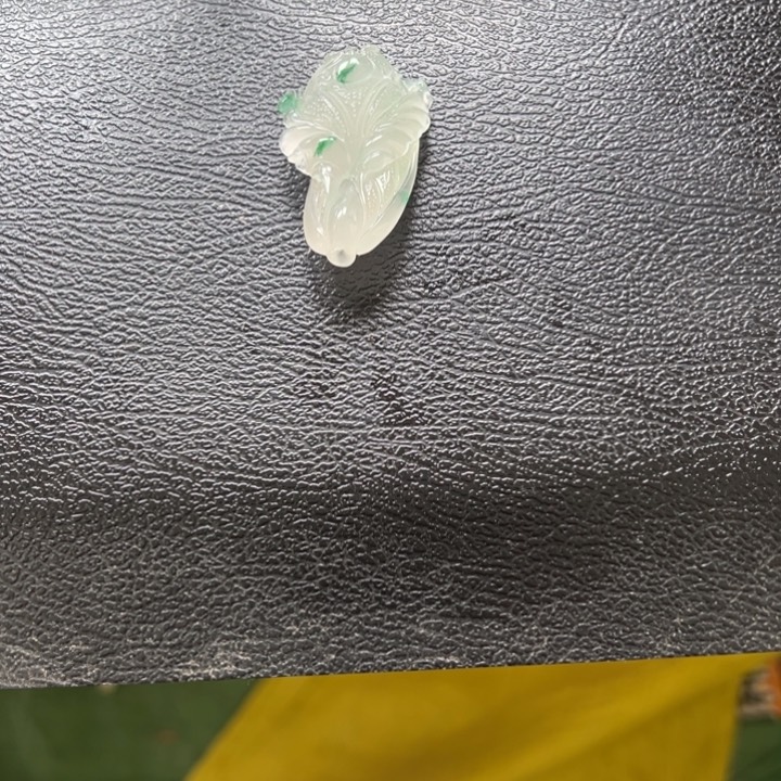 卷***y石英质玉（非洲翠）未镶嵌吊坠(赠链)