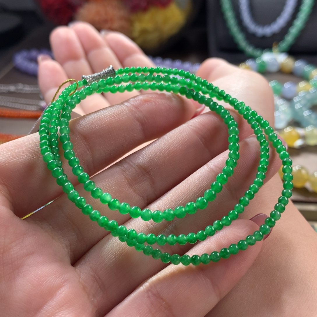 翡翠颈饰未镶嵌翡翠冰甜阳绿小米珠卡2+