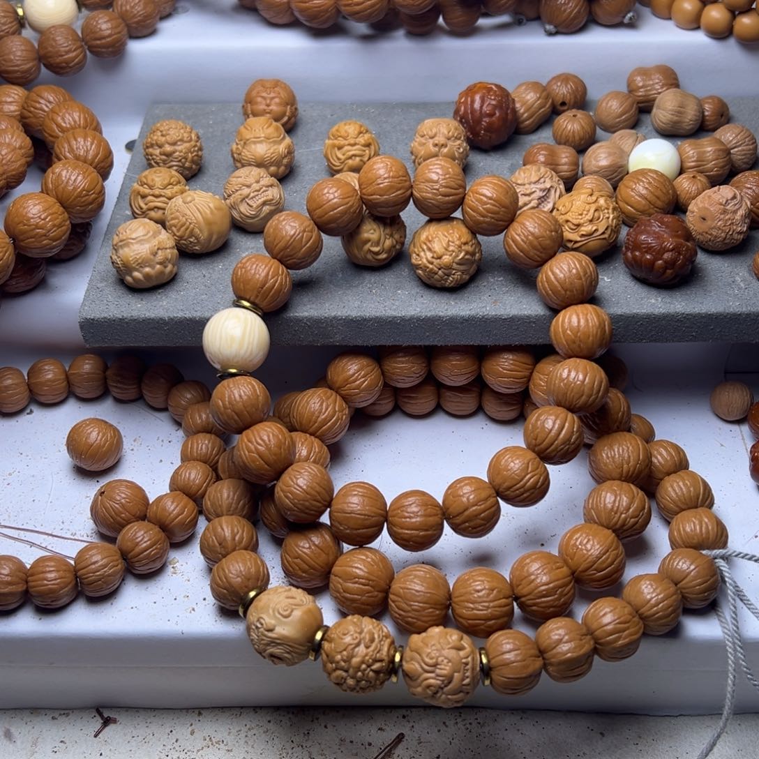 小***子猴头核桃手串聚宝盆