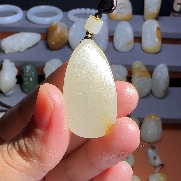 和田玉（糖玉）未镶嵌颈饰