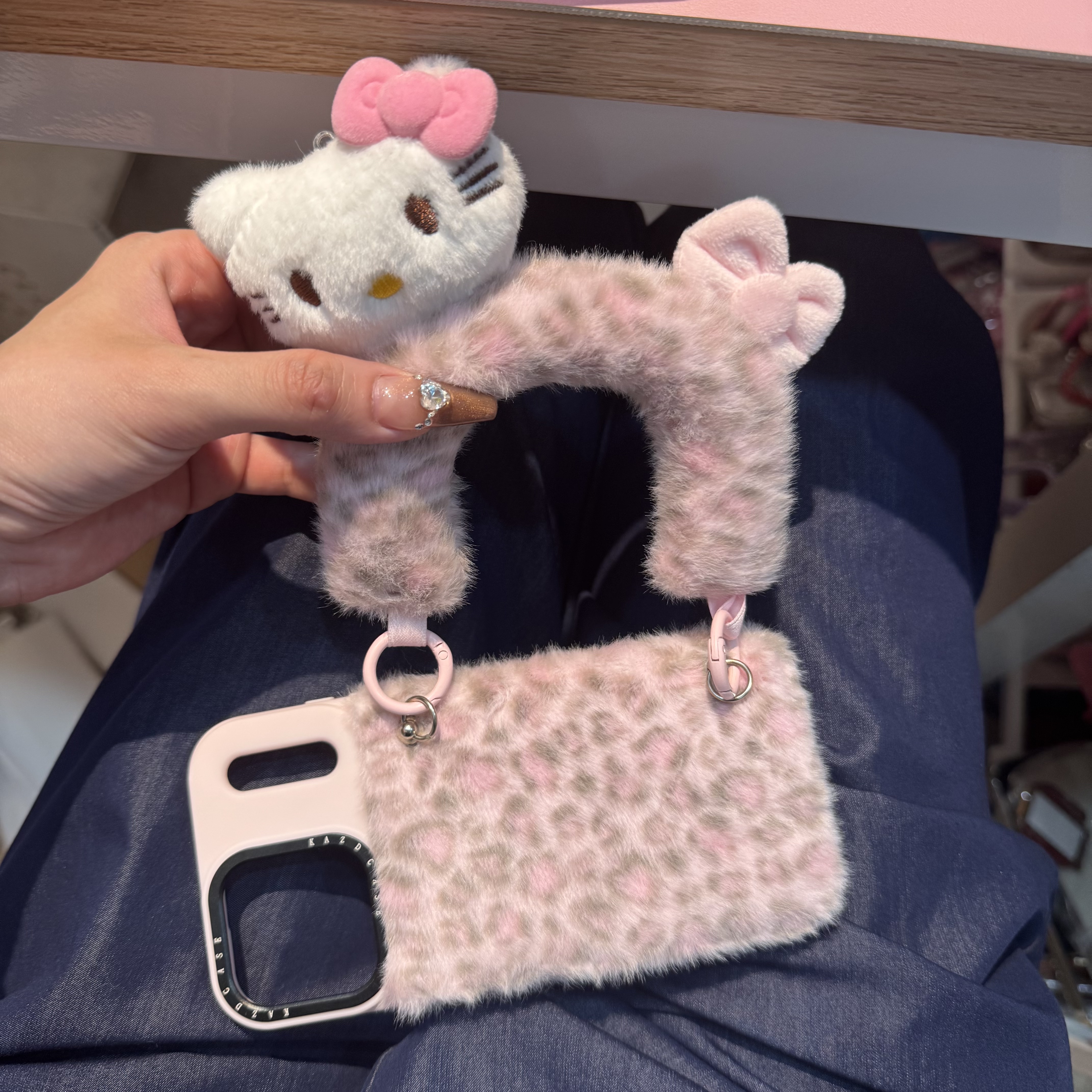 秋冬少女心粉豹纹毛绒hellokitty适用于iPhone15/16/17promax