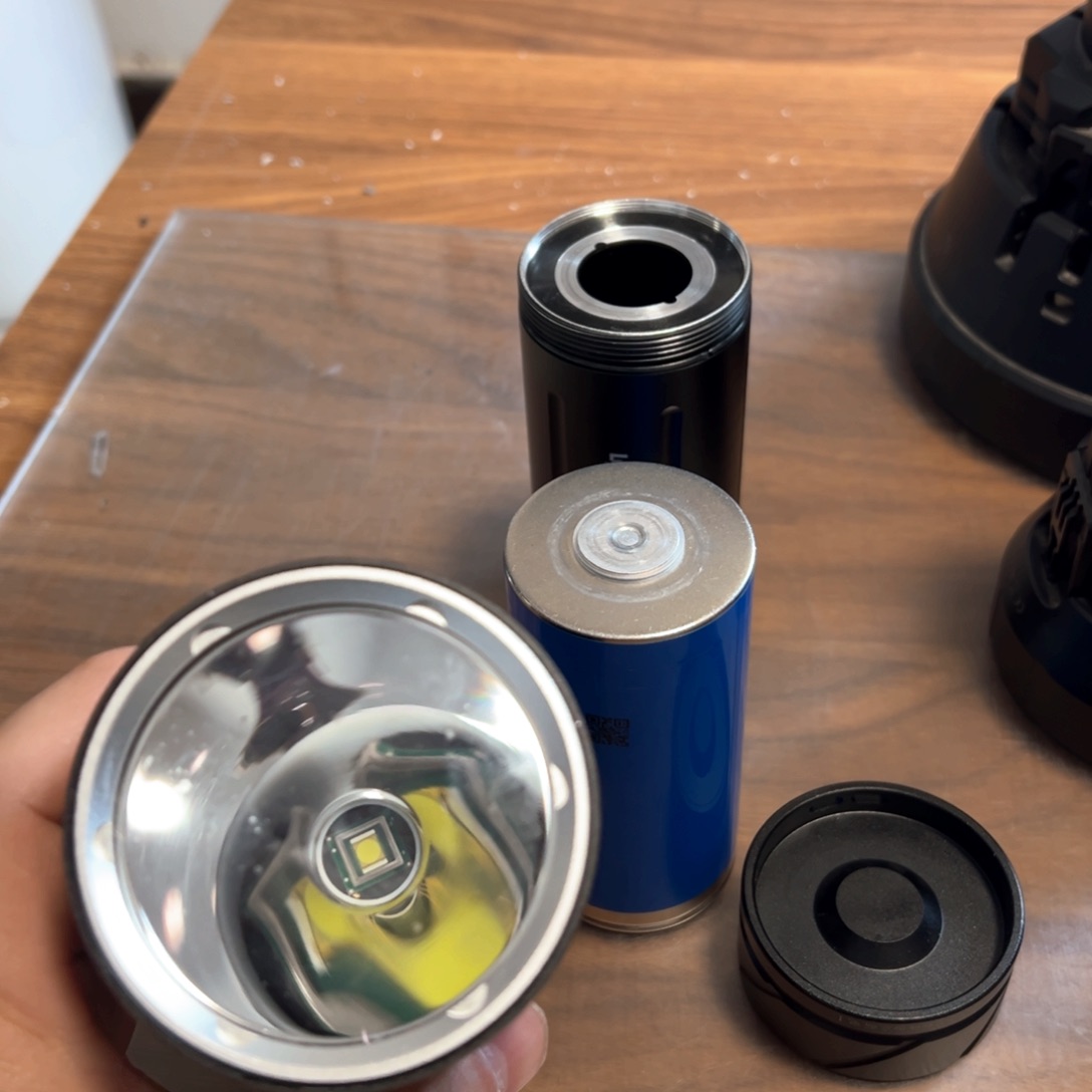 46950强光照射手电筒