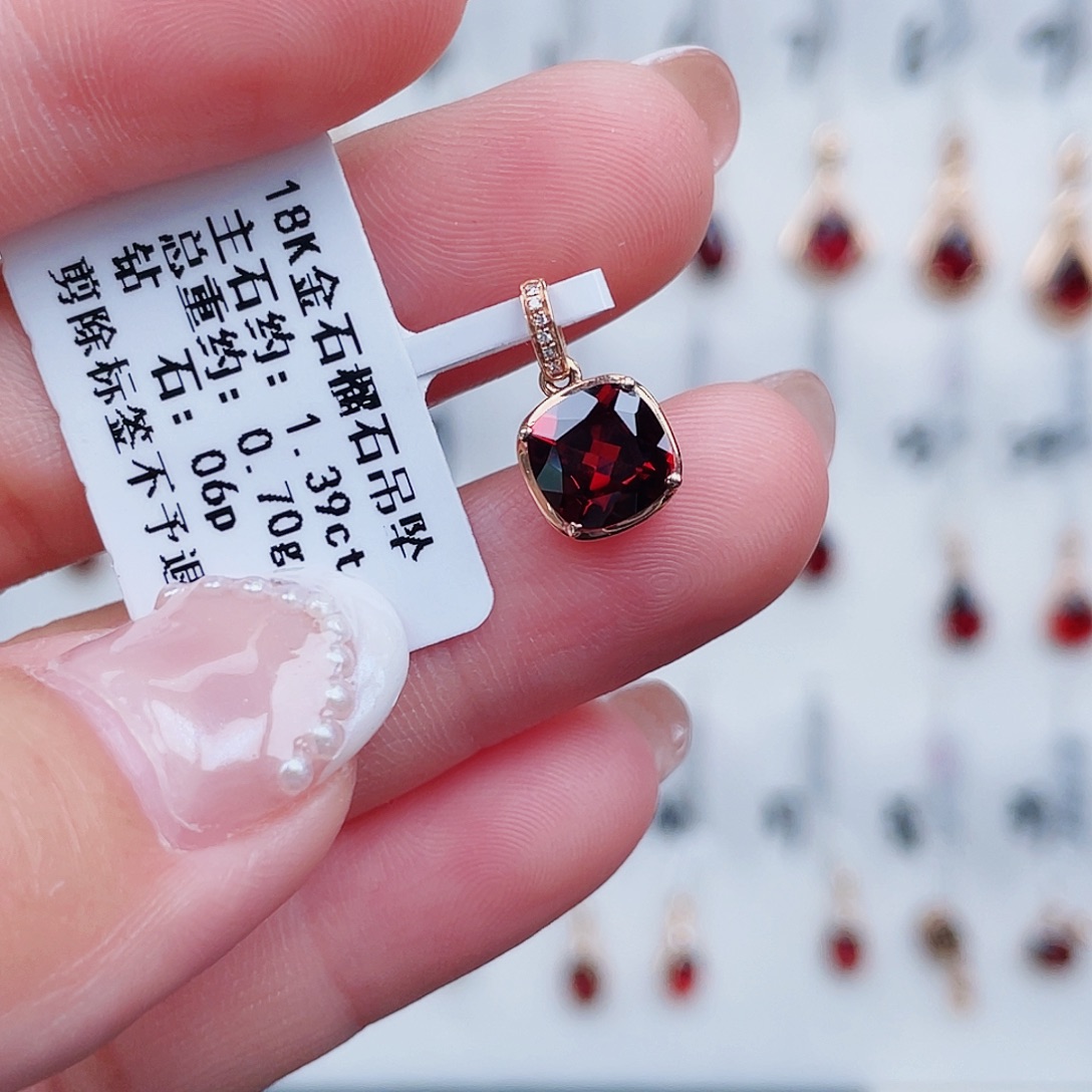 18K金镶嵌吊坠(不含链)石榴石