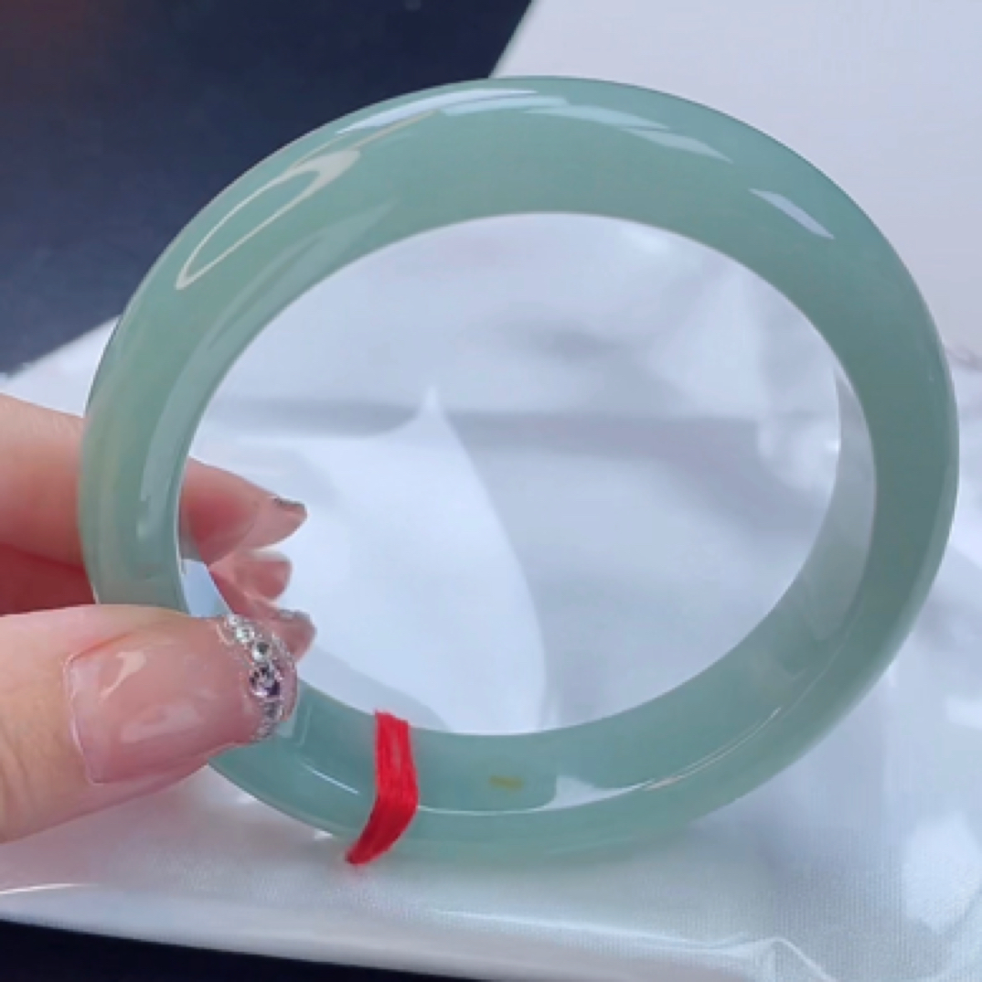 翡翠手镯未镶嵌翡翠