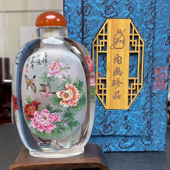 手绘内画鼻烟壶富贵吉祥