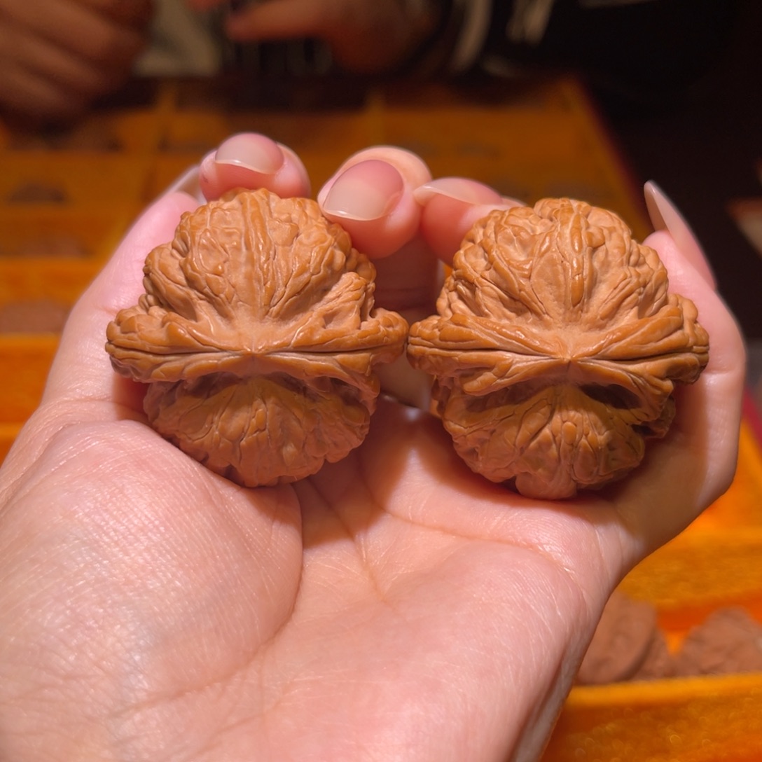 文玩核桃把件42红锦鲤