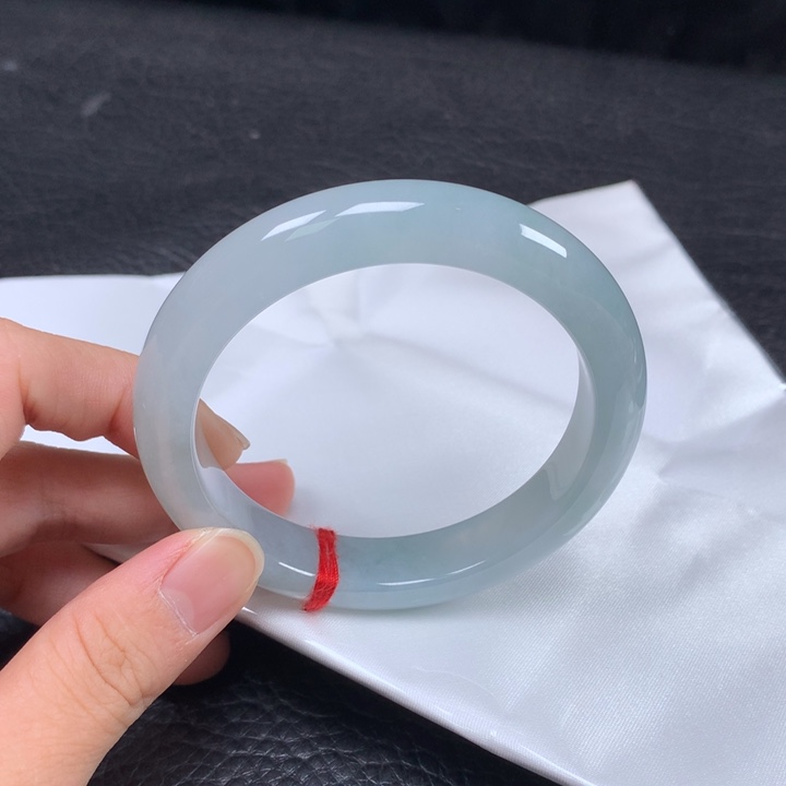 翡翠未镶嵌手镯   