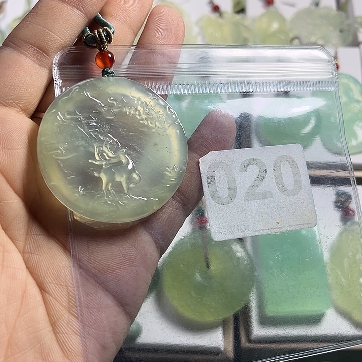 蛇纹石玉未镶嵌颈饰