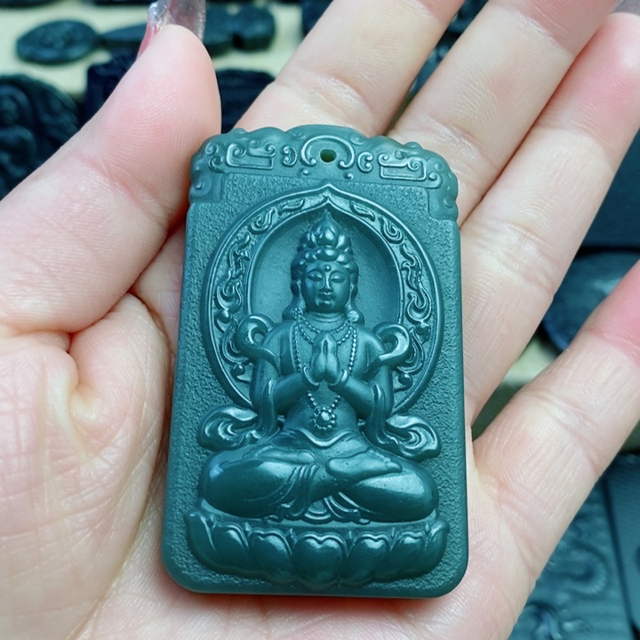 和田玉（青玉）颈饰未镶嵌双面雕刻