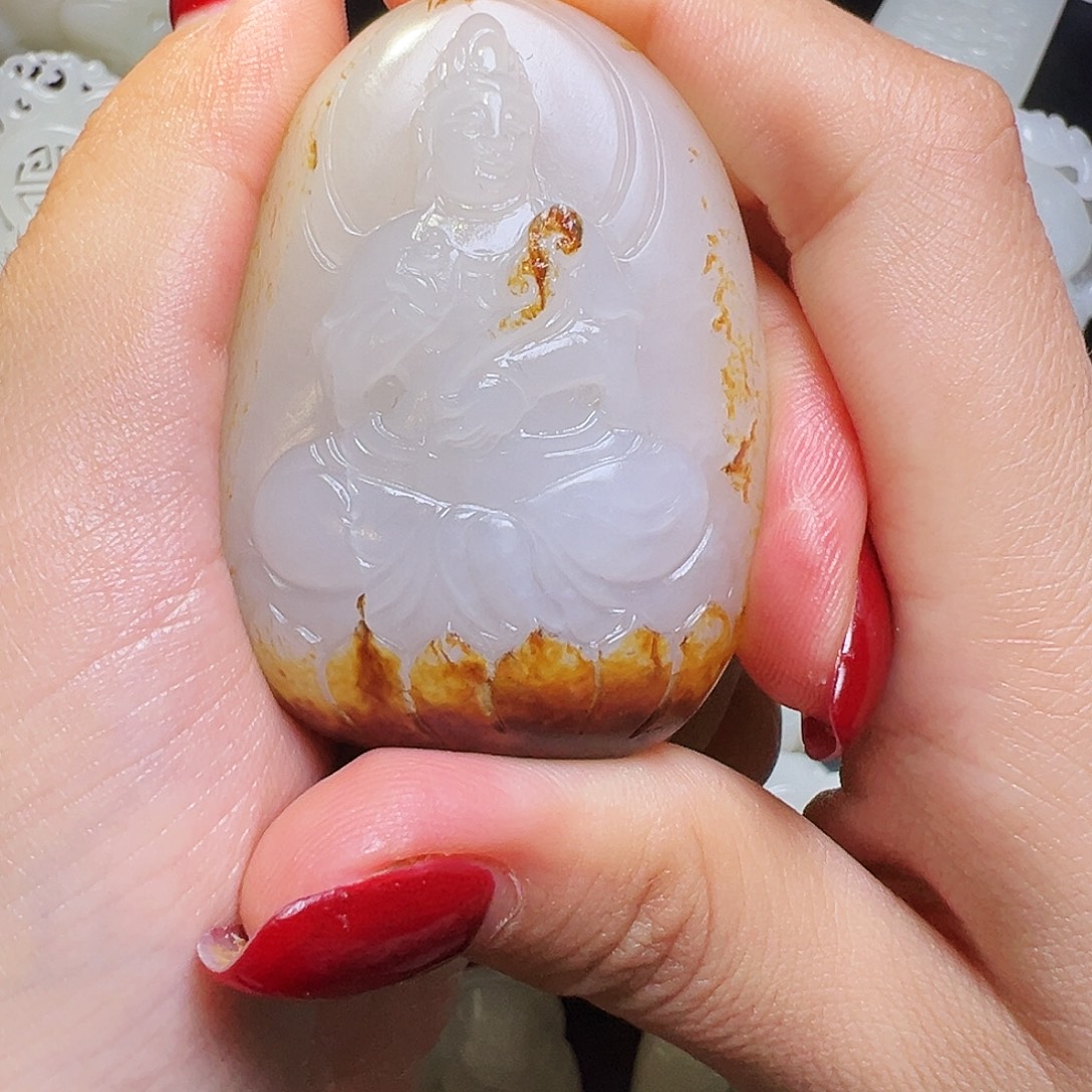 ****4和田玉未镶嵌颈饰