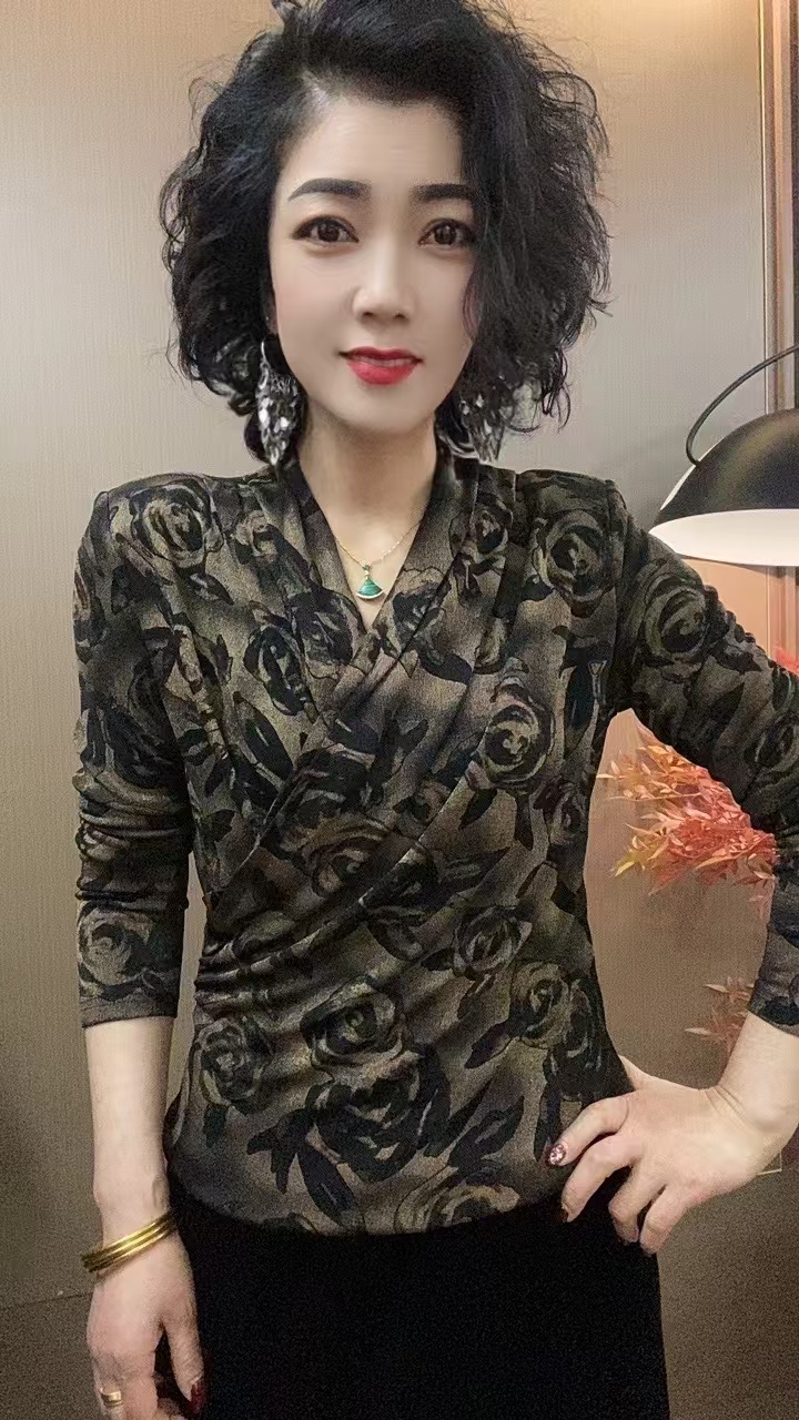 2025秋季新款上衣时尚V领显瘦修身设计感女士洋气小衫上衣#319