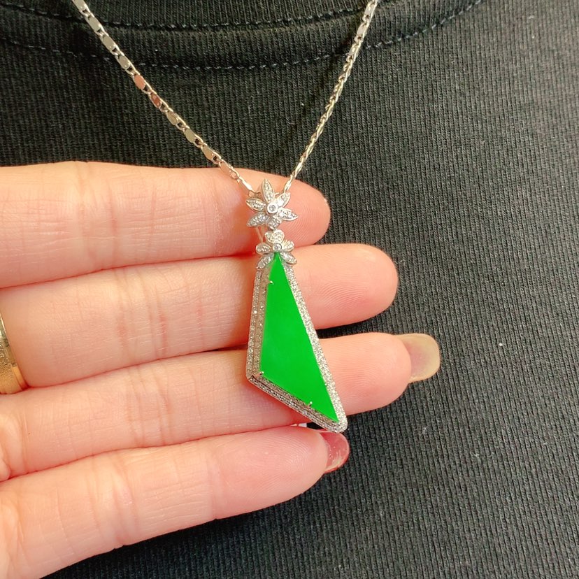 【闪购商品】翡翠吊坠(赠链)18K金镶嵌