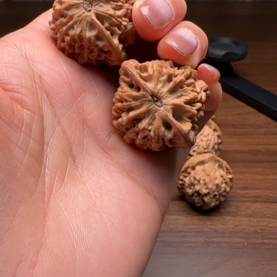 文玩核桃吊坠小*周陕西秦岭秦闷狮子头