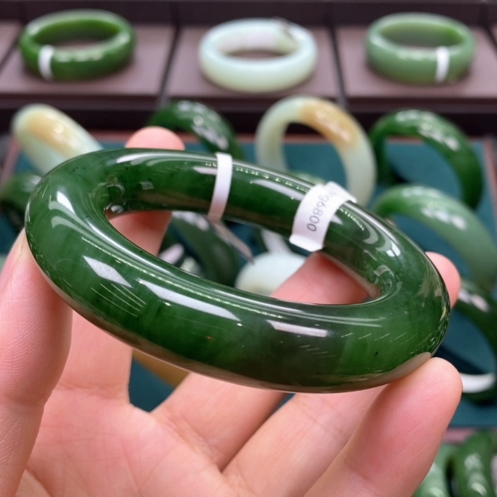和田玉（碧玉）未镶嵌手镯
