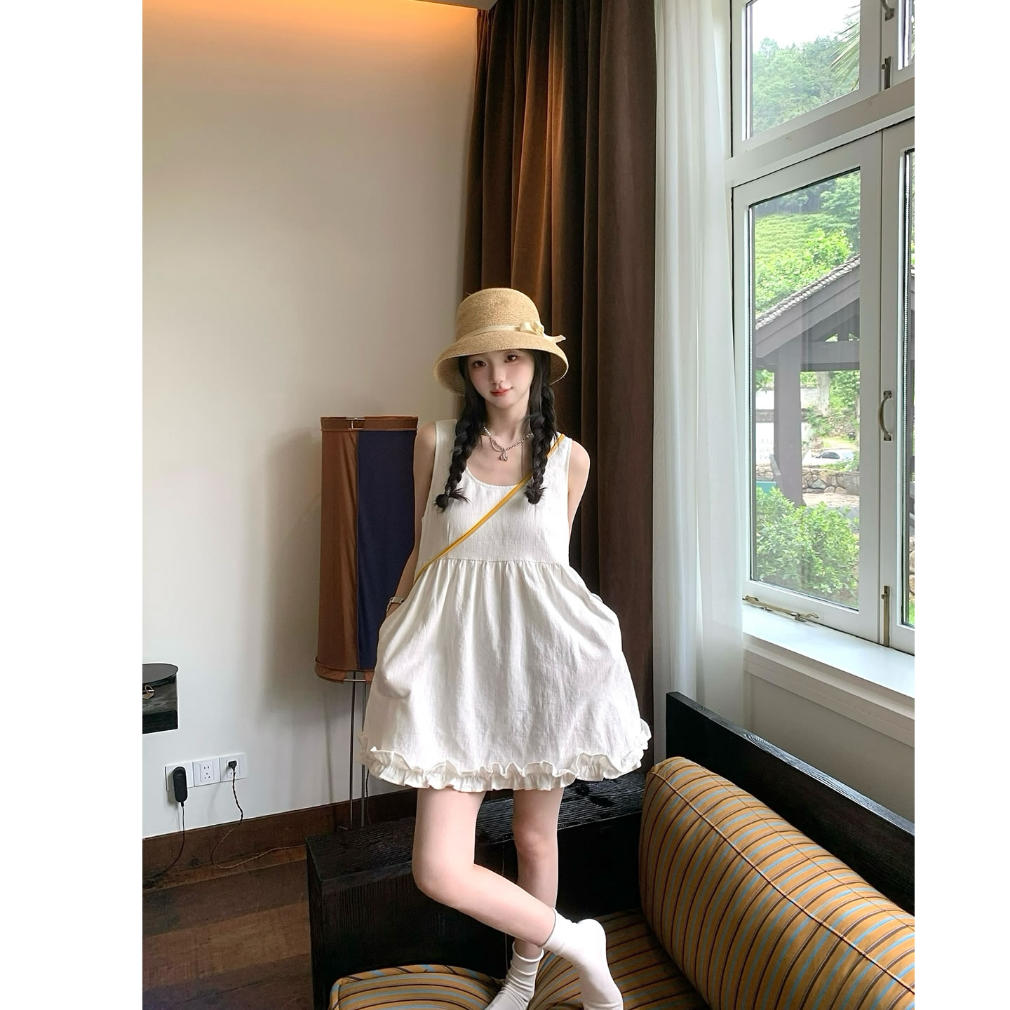 张爆爆 白色苎麻背心裙