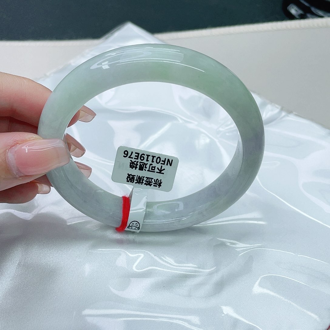 翡翠手镯未镶嵌正63