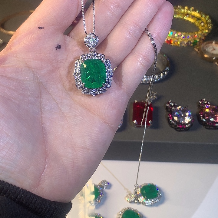 非金属66吊坠。              