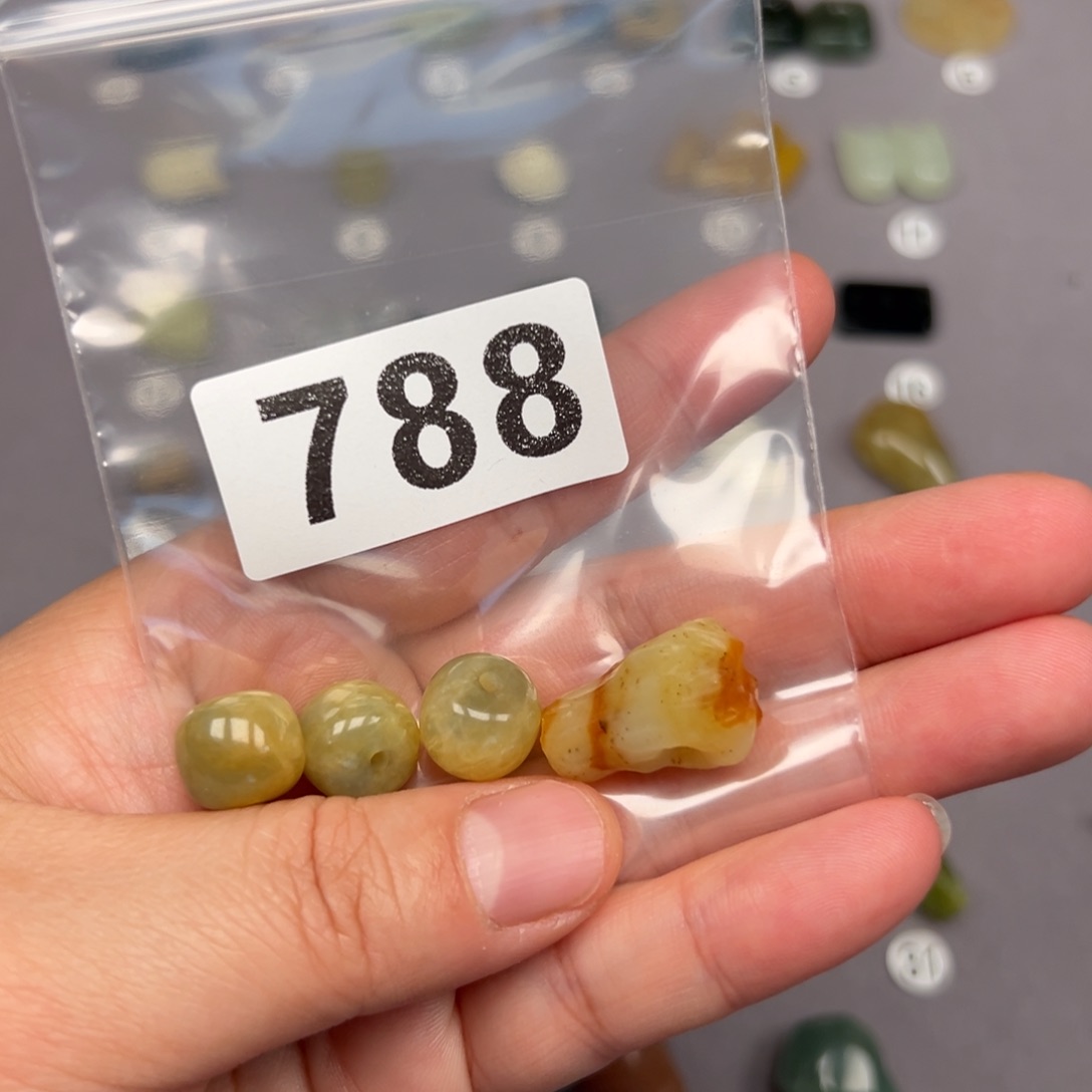 未镶嵌蛇纹石玉颈饰淋*雨微瑕不退不换