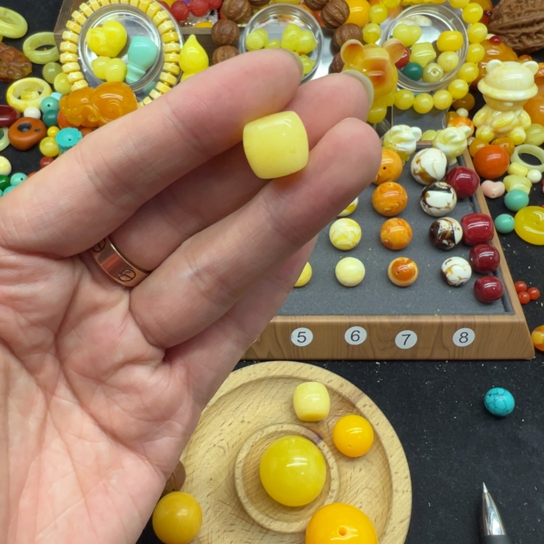 天***赐琥珀未镶嵌颈饰13mm