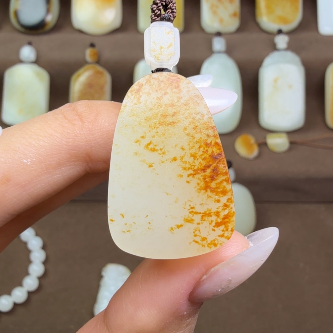 瑜***你和田玉未镶嵌颈饰