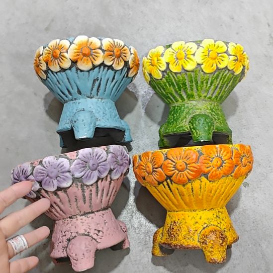 当场拍满15元发货不凑不发，花盆盆口不方不圆有针孔黑点是正常的，