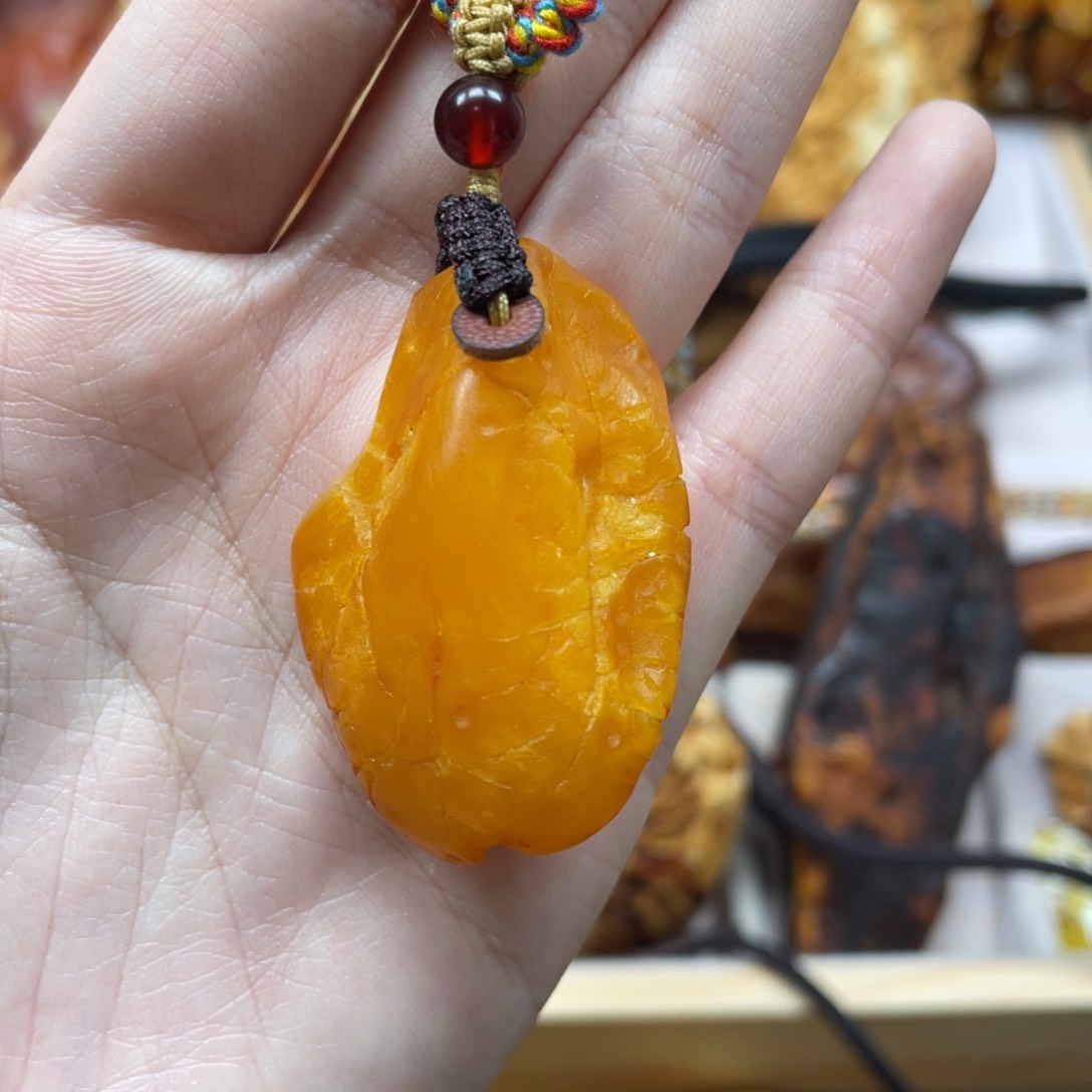 琥珀珠宝奇石未镶嵌