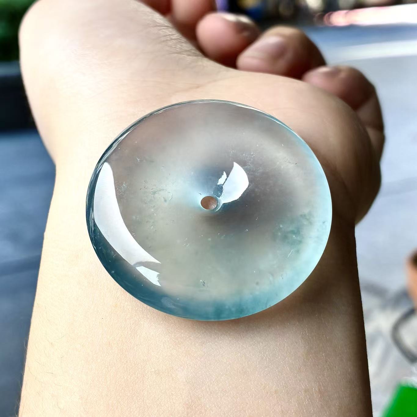 天然a货缅甸翡翠尺寸38.6/7.1玻璃种天空蓝平安扣吊坠，水润冰透