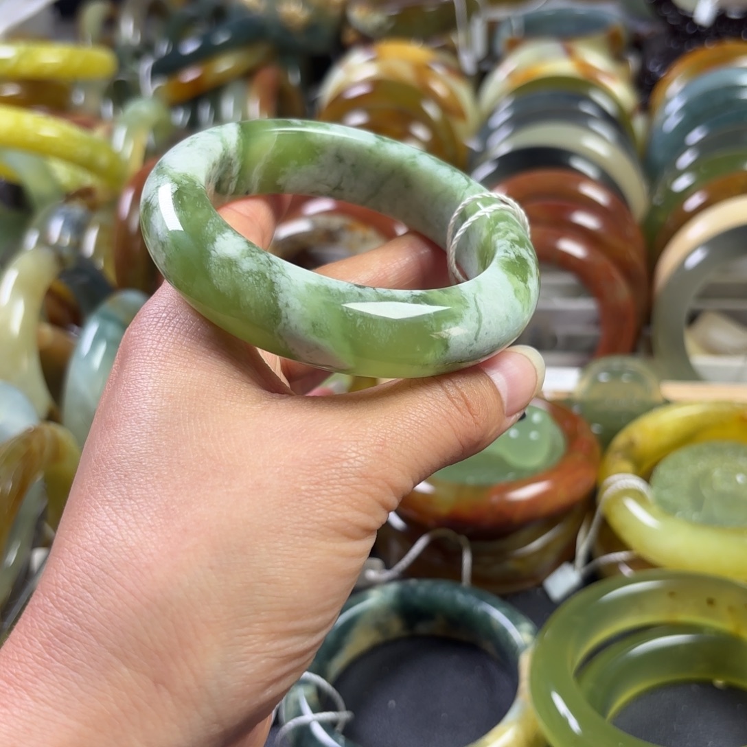 蛇纹石玉未镶嵌手镯
