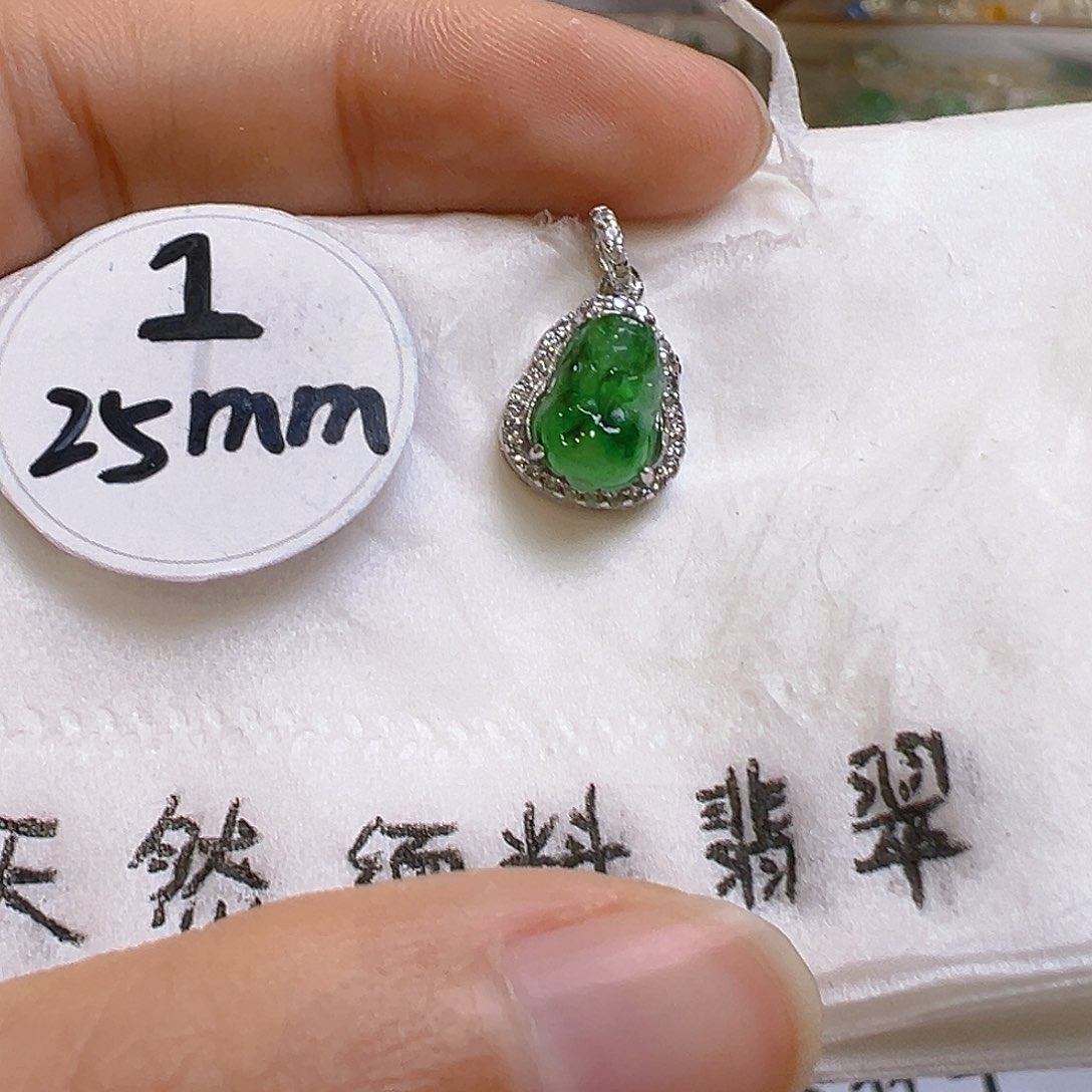 翡翠颈饰银S925镶嵌翡翠