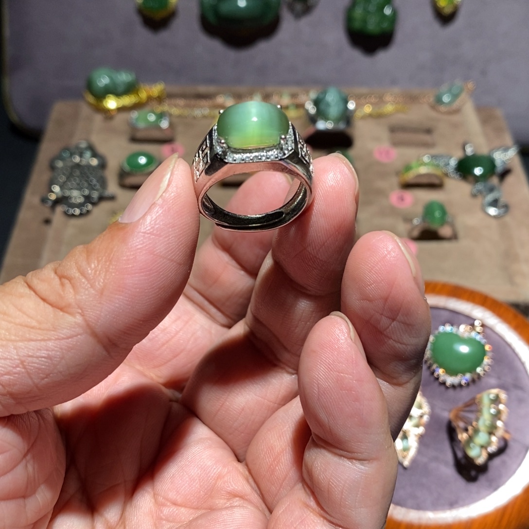 未镶嵌戒指和田玉（碧玉）