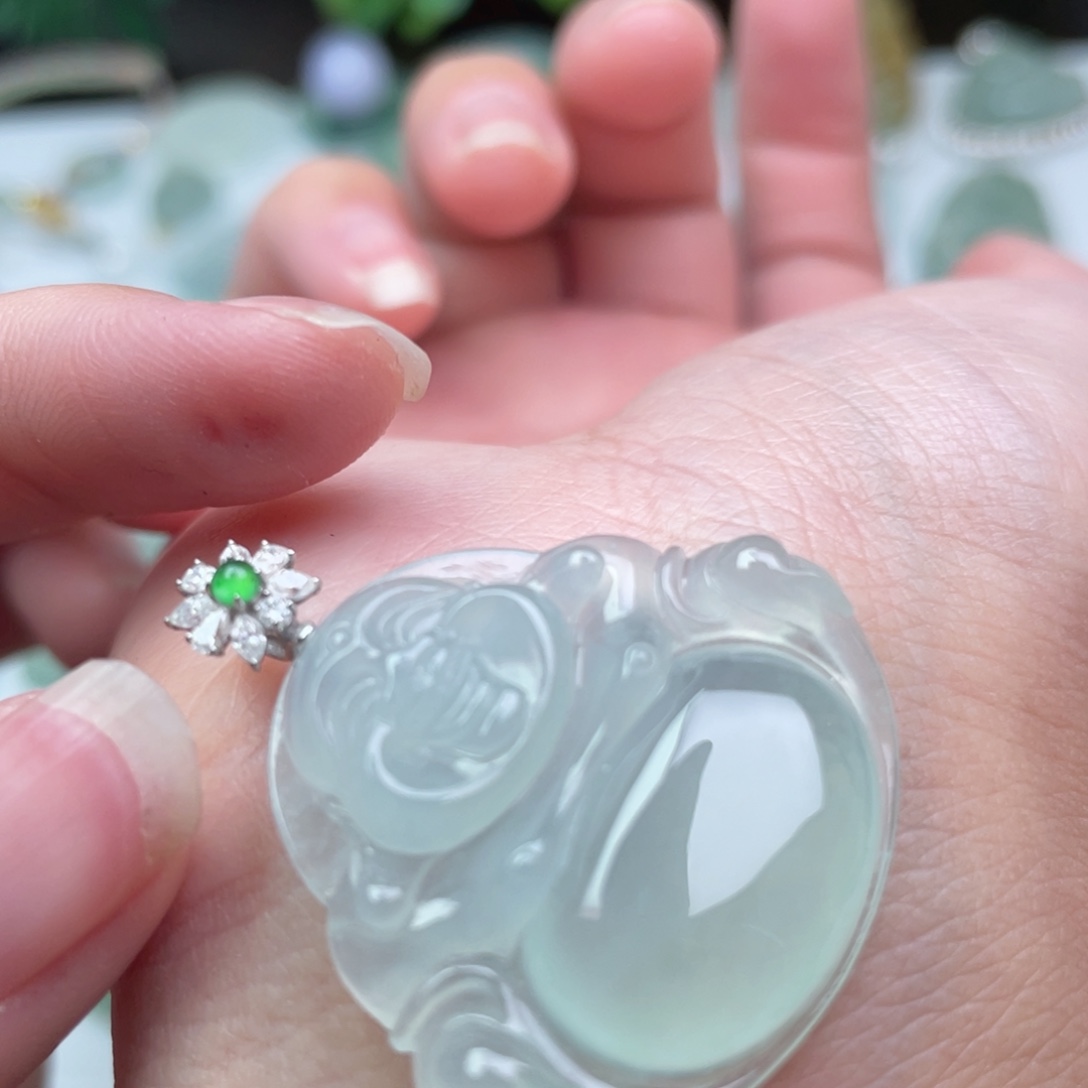 翡翠18K金镶嵌颈饰