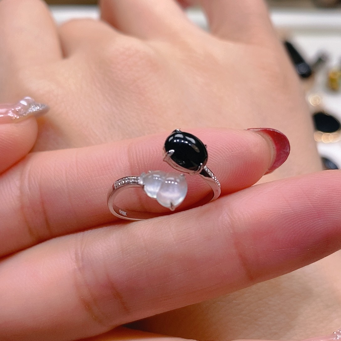 翡翠戒指18K金镶嵌戒指