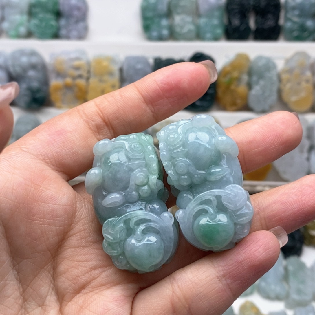 翡翠吊坠(赠链)未镶嵌