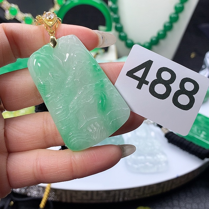 翡翠吊坠(赠链)未镶嵌