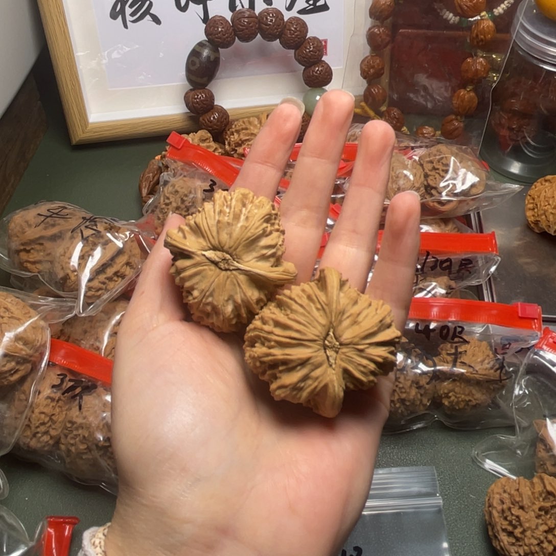 文玩核桃吊坠白狮子41尺