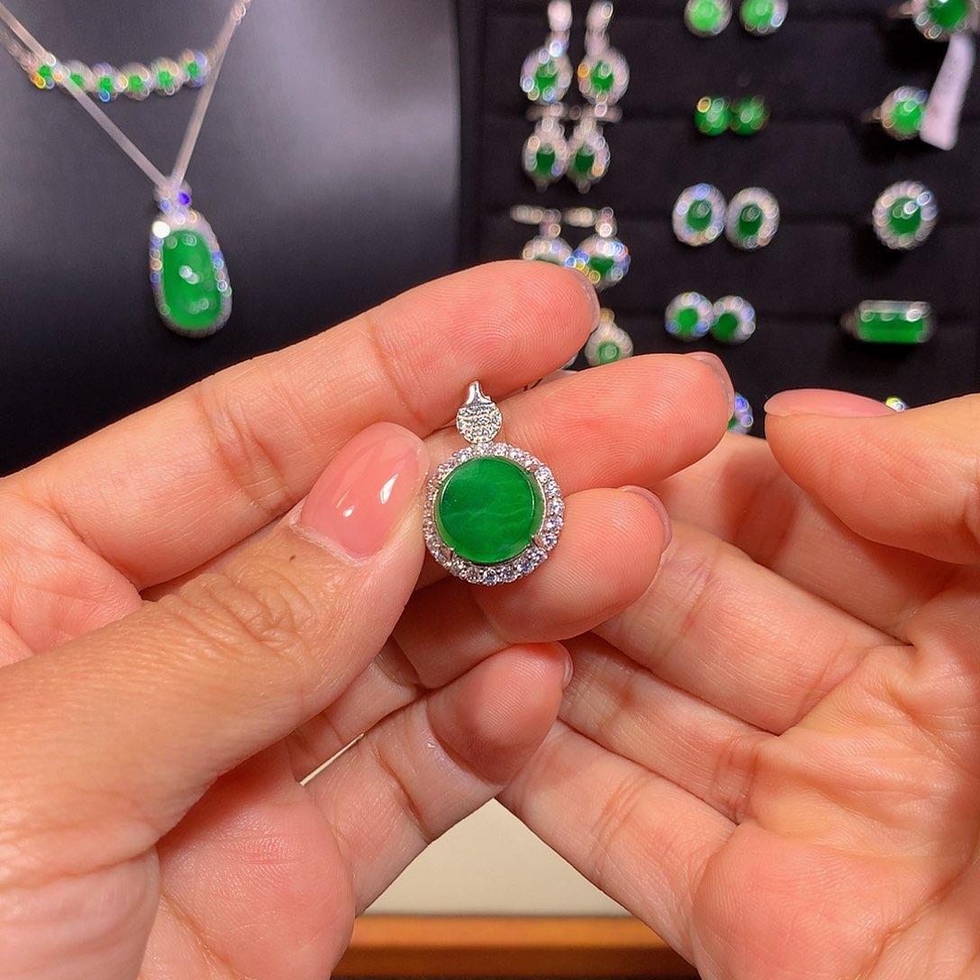 翡翠银S925镶嵌颈饰多样性