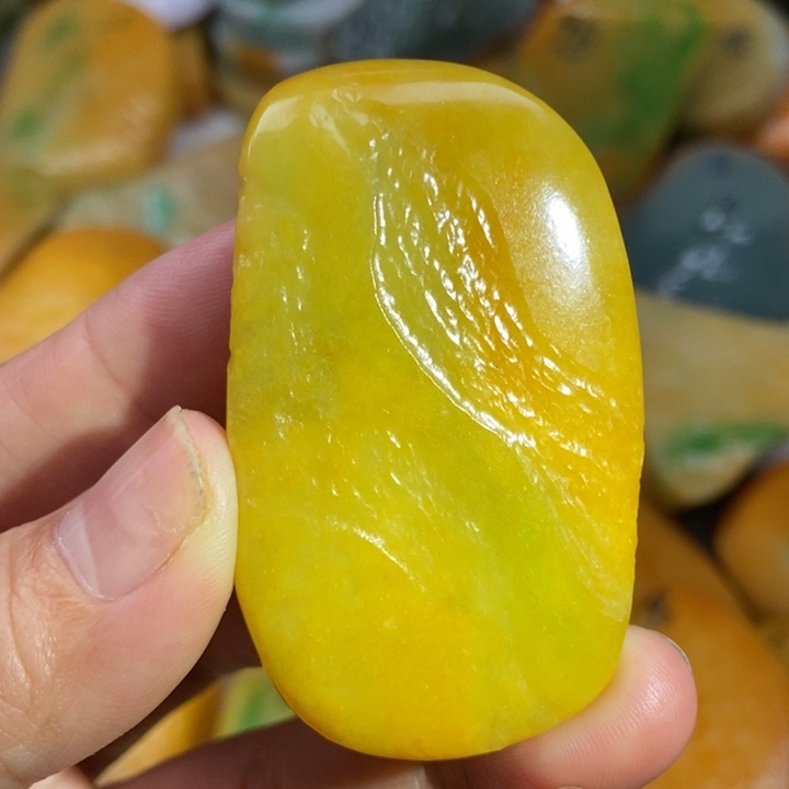 翡翠未镶嵌颈饰缅甸